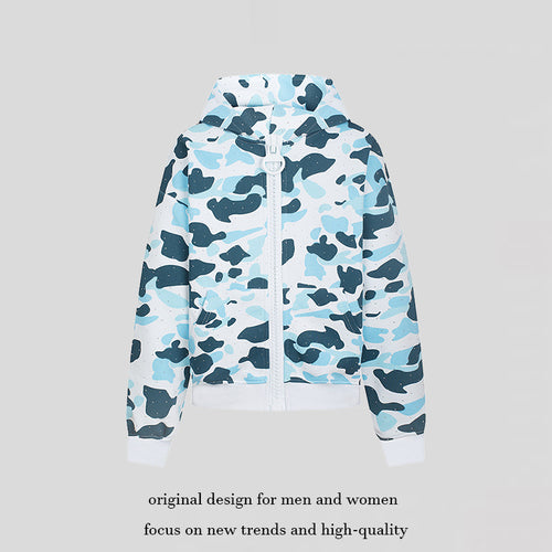 Damen Kapuzenjacke im Camouflage‑Print mit durchgehendem Reißverschluss, Kängurutasche und Rippbündchen Shop Nory