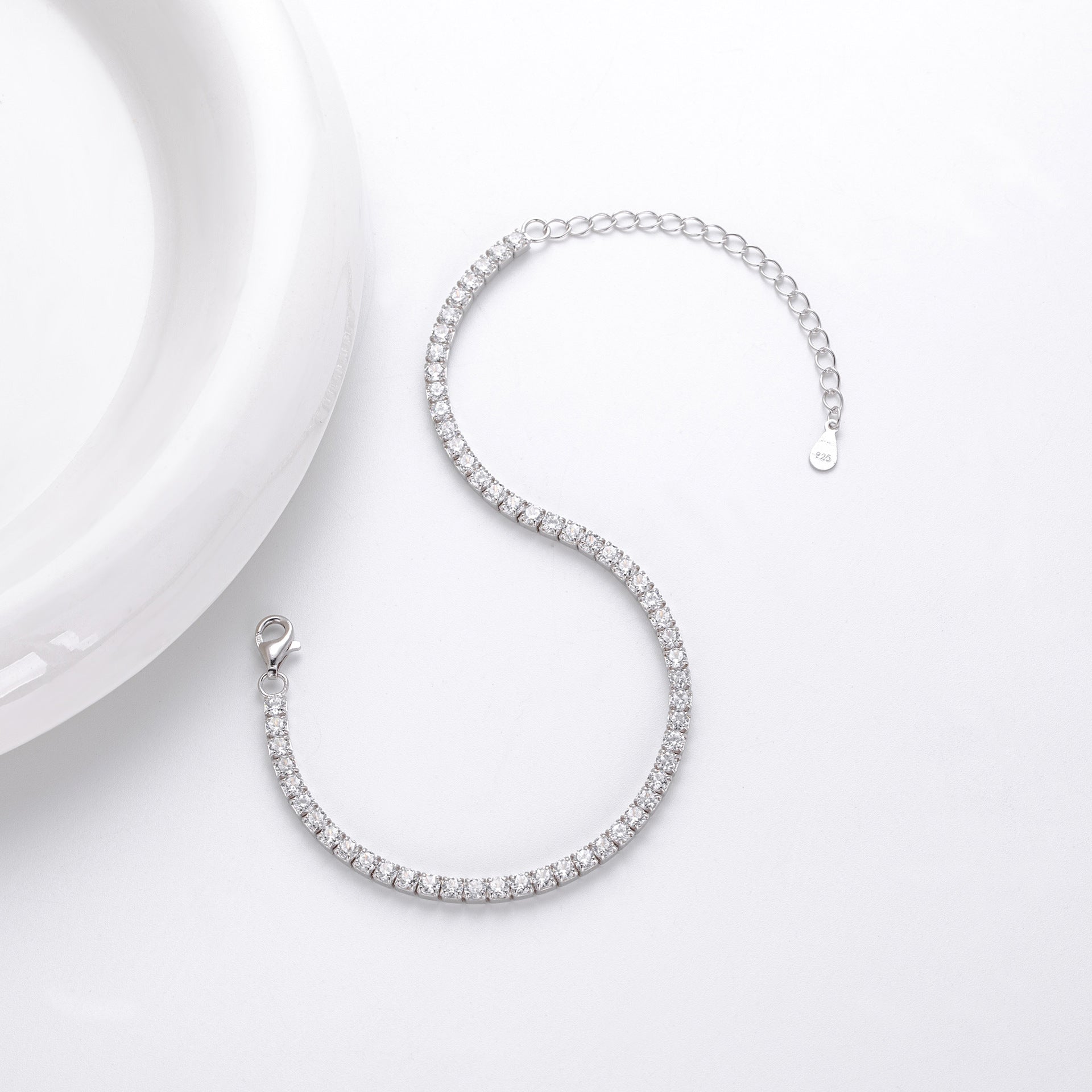 Damen Armband mit funkelnden Zirkonsteinen und edlem 925 Sterling Silber Shop Nory