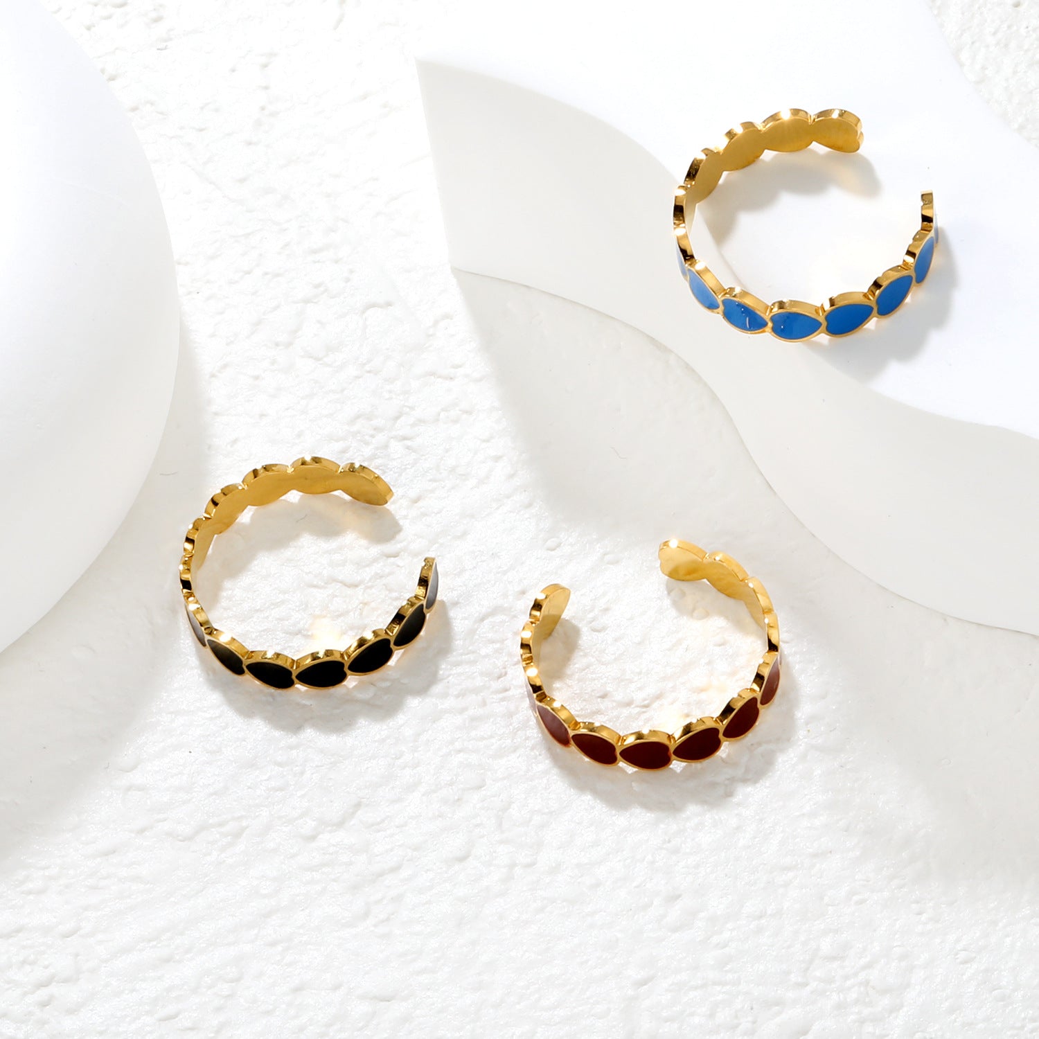 Damen Offenes Armband mit Herzmotiven Shop Nory