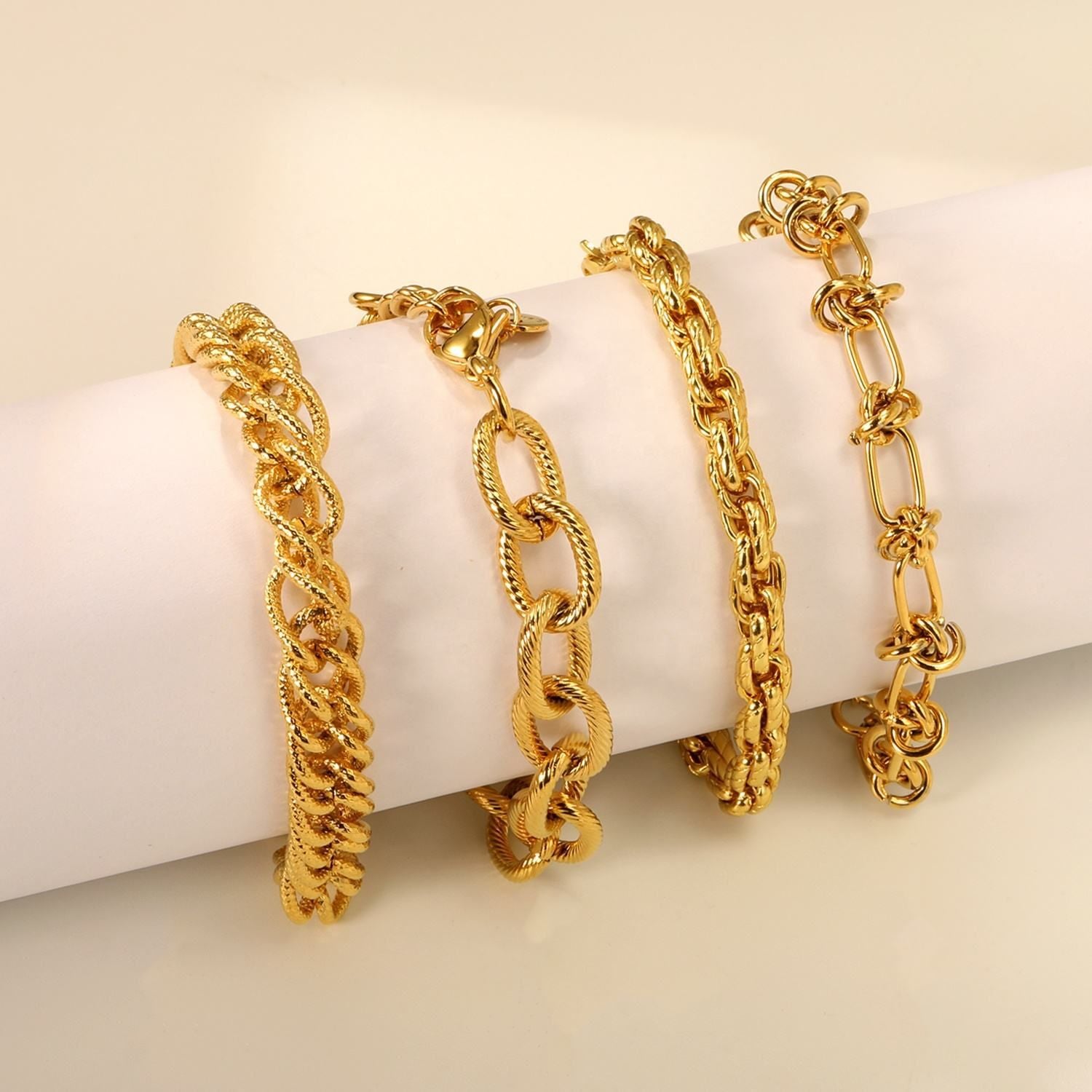 Damen Armband aus hochwertigem, goldplattiertem Edelstahl mit verstellbarem Verschluss Shop Nory