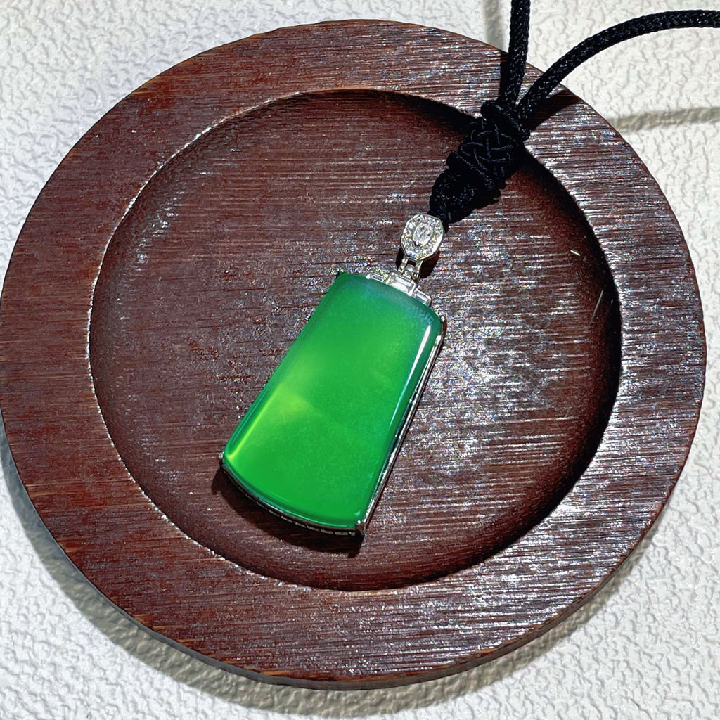 Damen Halskette mit kunstvollem Jade-Anhänger aus hochwertigen Materialien Shop Nory