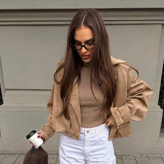 Damen Kurze Velourslederjacke im Bomberstil mit voluminösem Revers, Epauletten und taillierendem Gummisaum Shop Nory