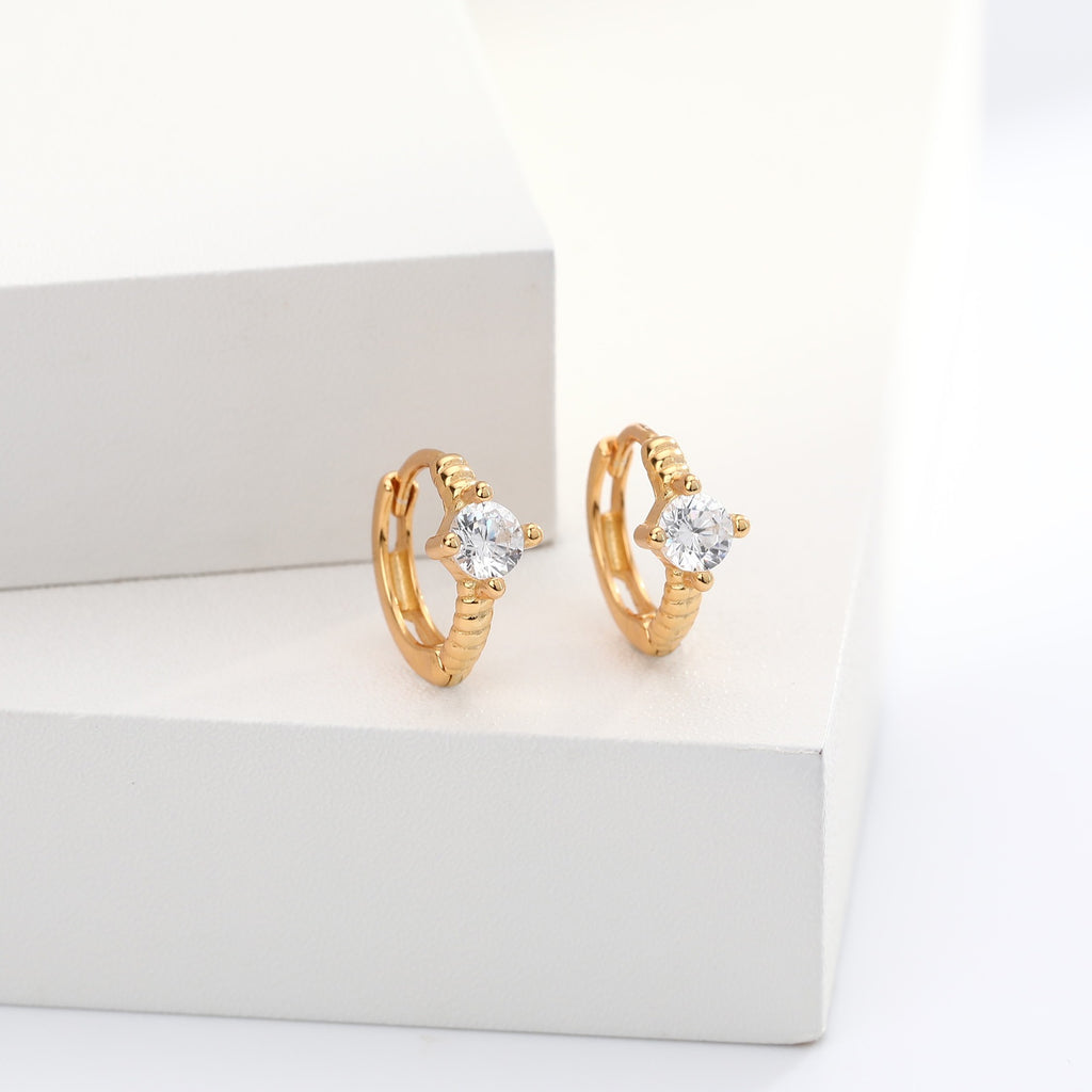 Damen Ohrhänger mit hochwertigem Zirkon und goldfarbener Fassung Shop Nory