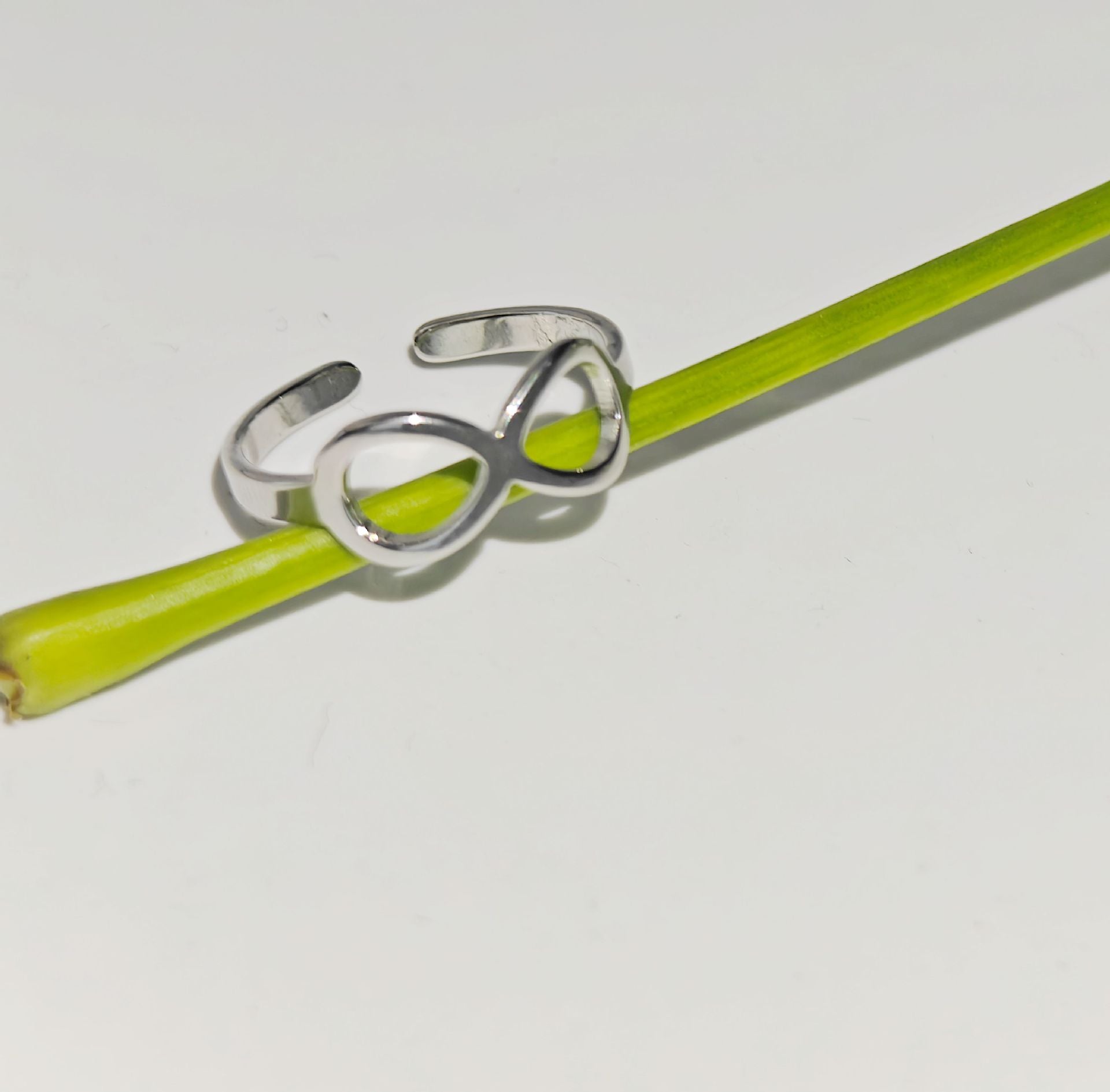 Damen Armreif mit kunstvollem Schmetterlingsdesign aus hochwertigem Edelstahl Shop Nory