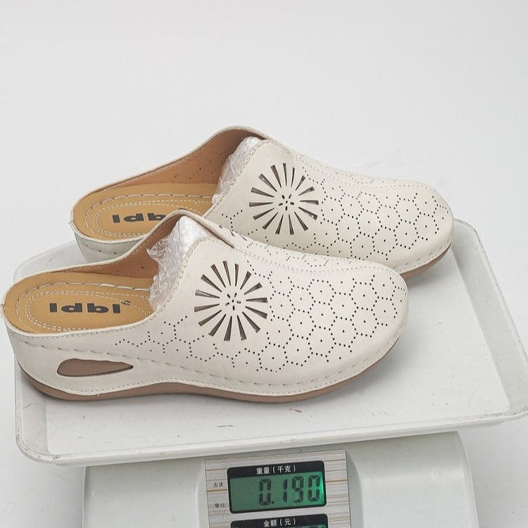 Damen Bequeme Perforierte Slipper-Mules mit Blumenstanzung und gepolstertem Fußbett Shop Nory