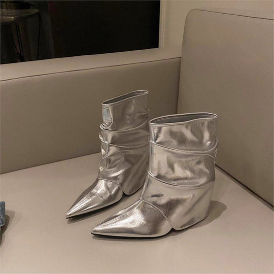 Damen Schlupf-Stiefelette mit gerafftem Schaft und eleganter Spitzkappe Shop Nory