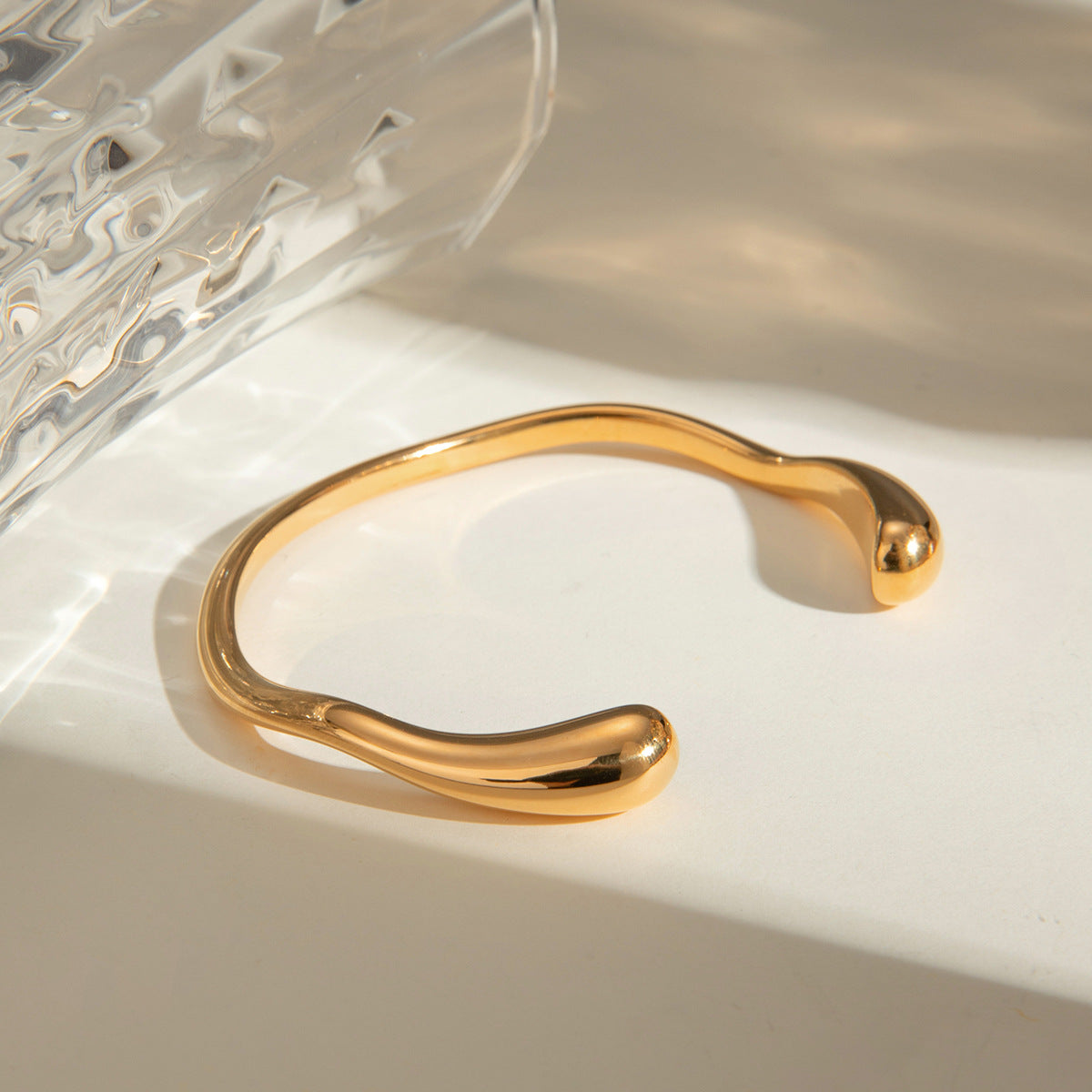 Damen Offenes Armband mit modernem Design aus hypoallergenem Edelstahl Shop Nory