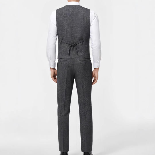 Herren Eleganter Anzug mit Weste und Anstecknadel