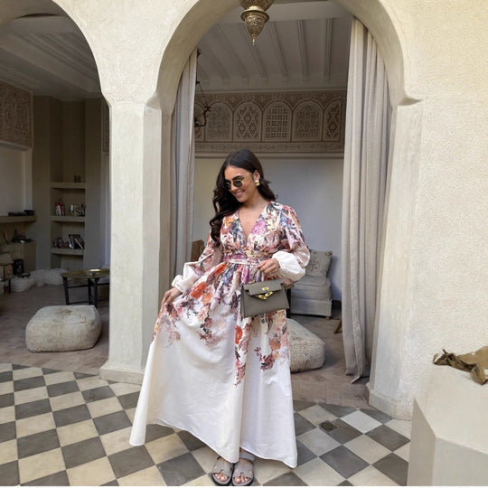 Damen Maxikleid mit floralen Mustern und raffinierten Raffungselementen Shopnory