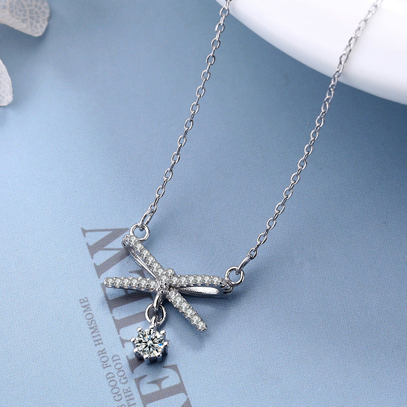Damen Halskette mit elegantem Kreuzanhänger und funkelndem Zirkon Shop Nory