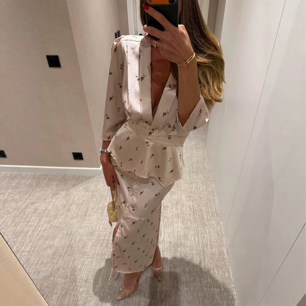 Damen Satin-Zweiteiler mit tailliertem Peplum-Top, tiefem V-Ausschnitt und knöpfbarem Midirock Shop Nory
