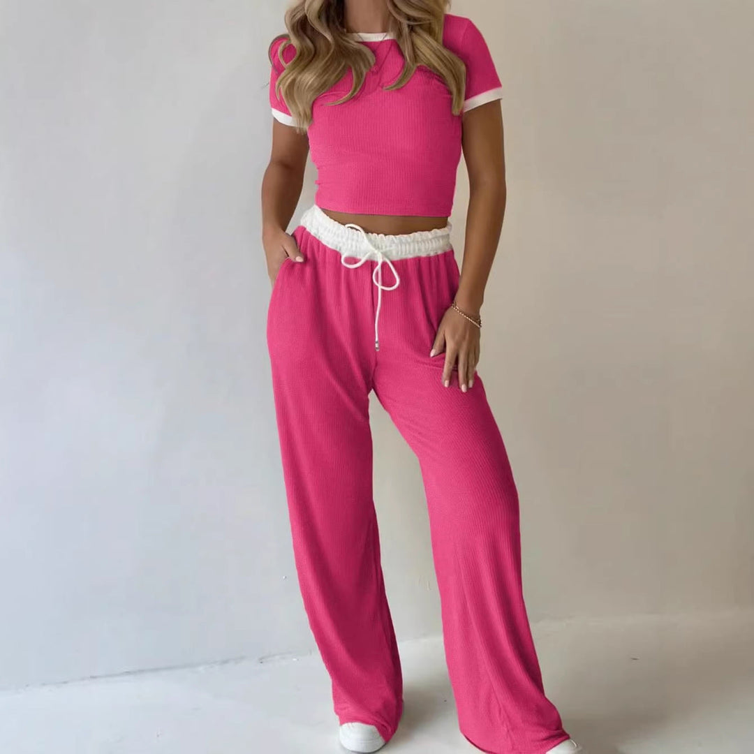 Damen lässiges zwei-teiliges Freizeit-Set mit cropped T-Shirt und weiten Hose