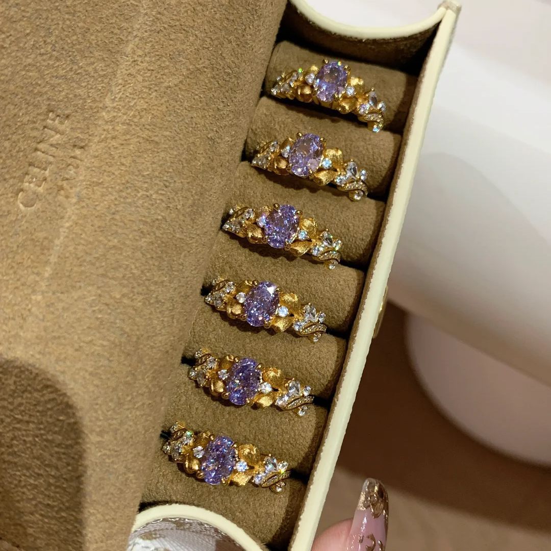 Damen eleganter Ring mit ovalem, lila Edelstein und funkelnden Zirkonia Shop Nory