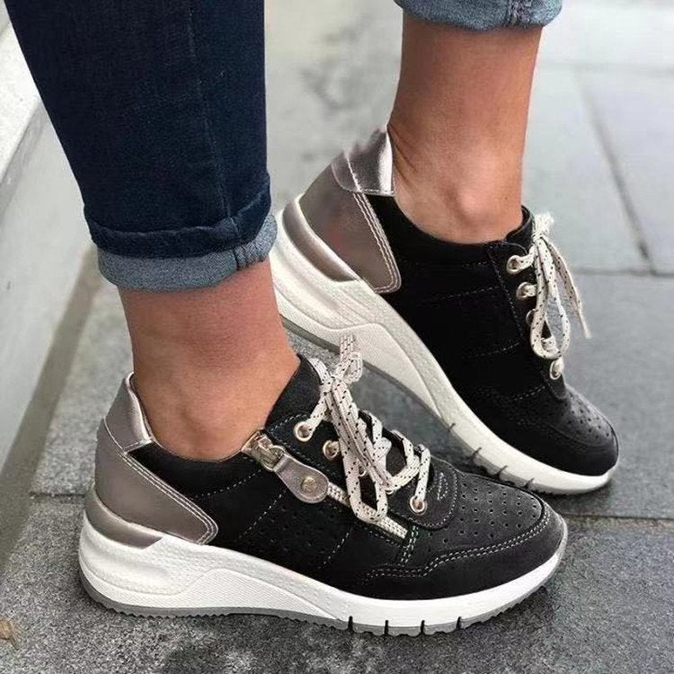 Damen Chunky-Plateau-Sneaker mit perforiertem Velours, gepolstertem Komfortfußbett und Metallic-Fersenaufbau Shop Nory