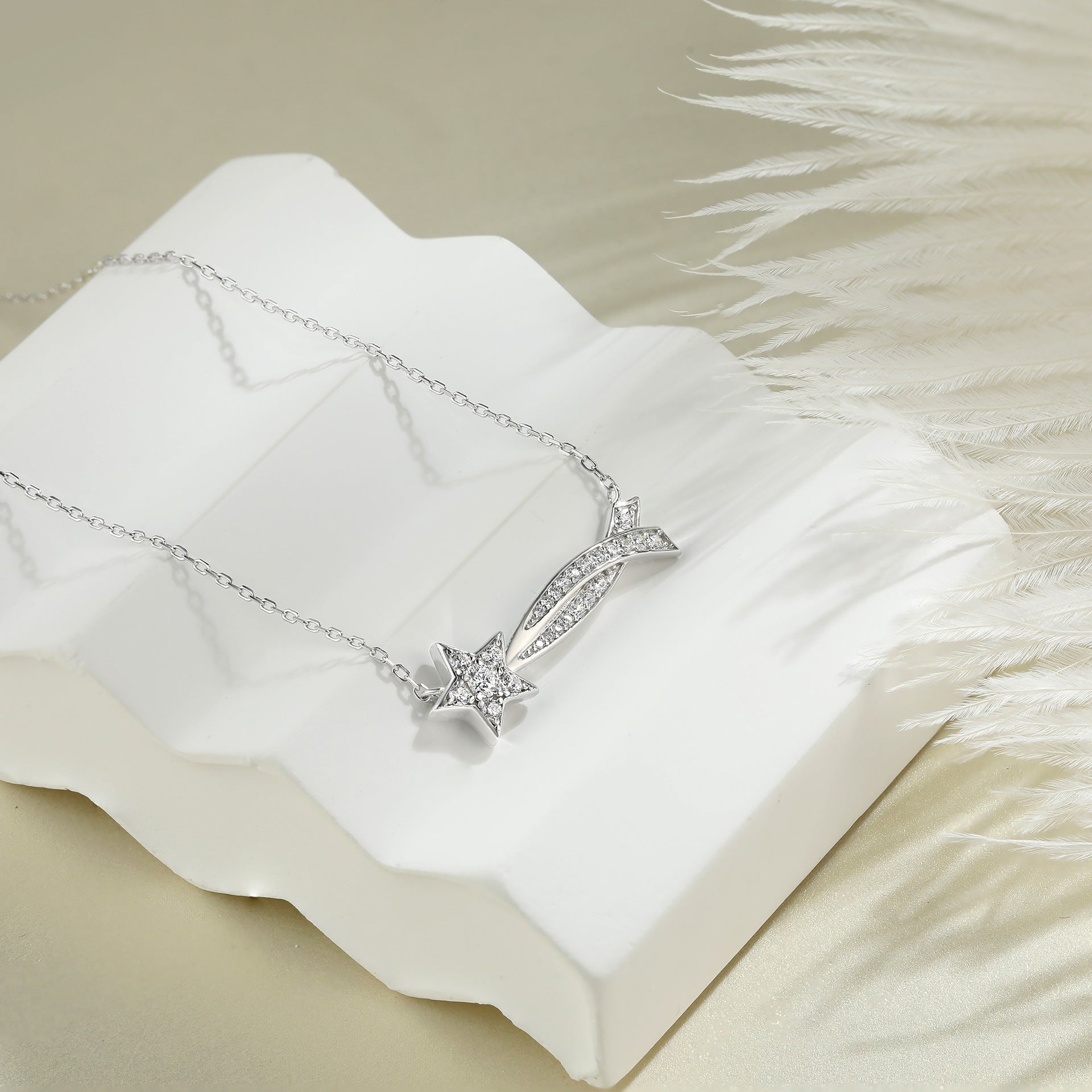 Damen Halskette mit funkelndem Stern und eleganten Zirkonia-Details Shop Nory