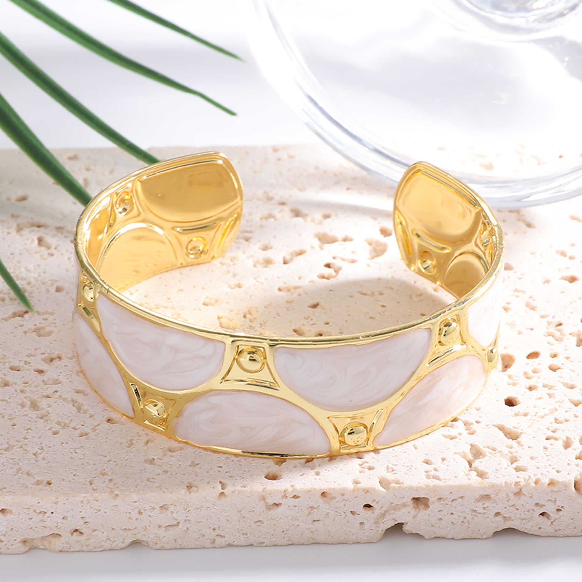 Damen Armreif mit kunstvollem Design Shop Nory