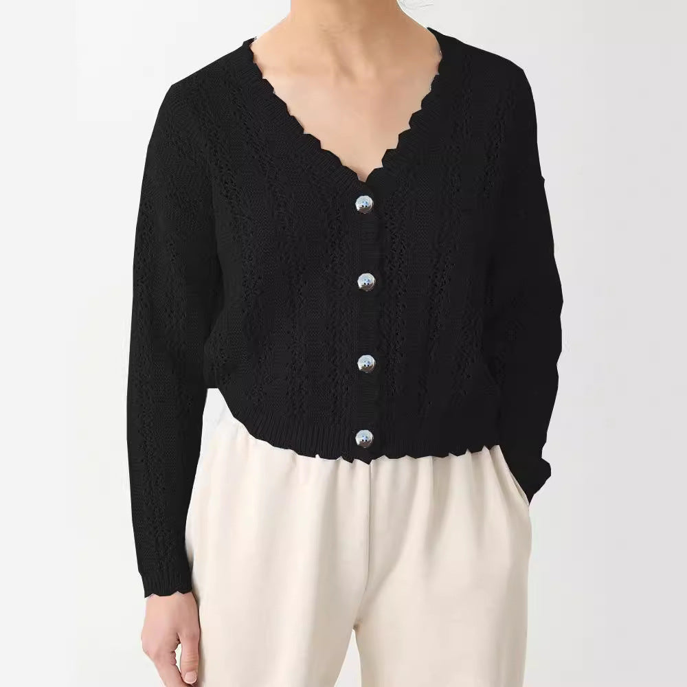 Damen Strickjacke mit filigranem Lochmuster und Wellenabschlüssen
