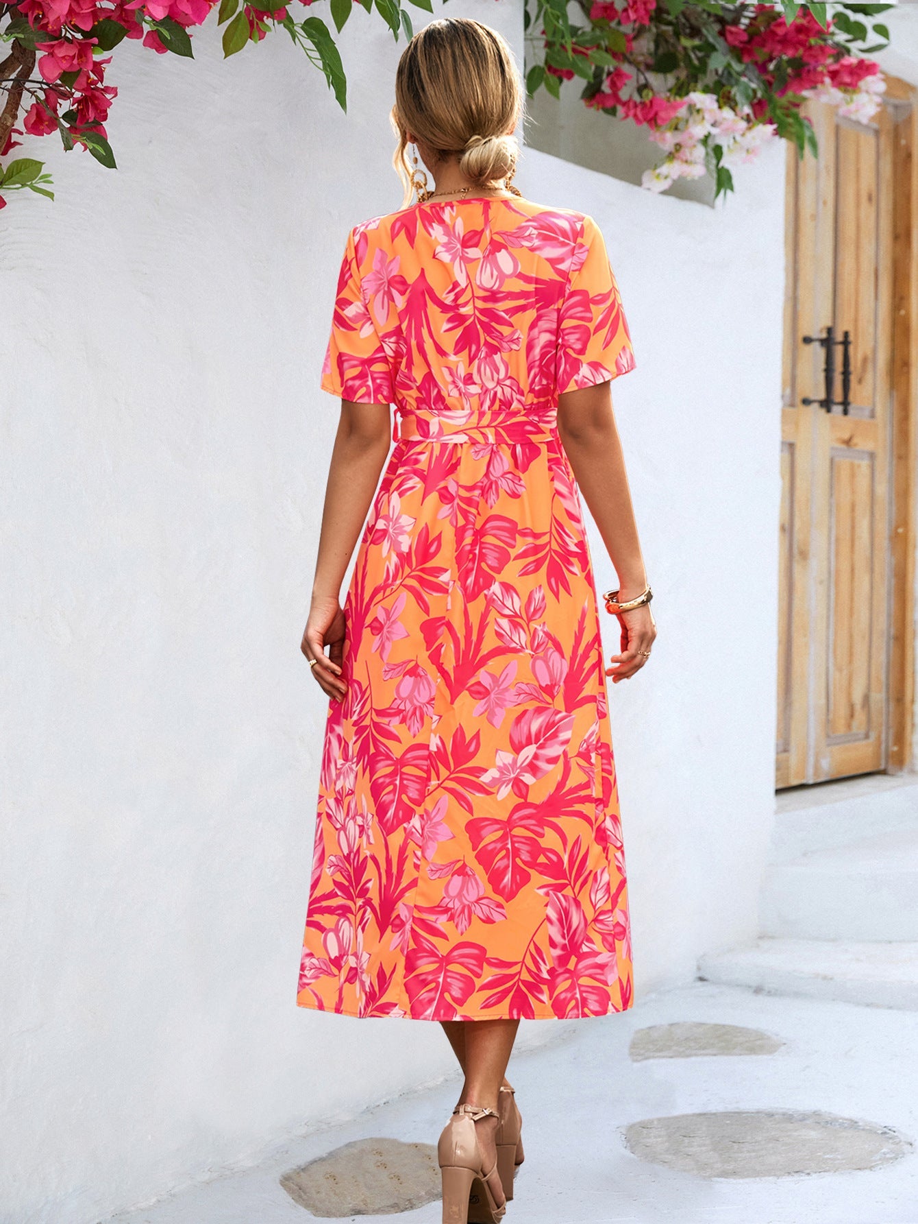Damen Wickelkleid im floralen Design mit eleganten Rüschendetails