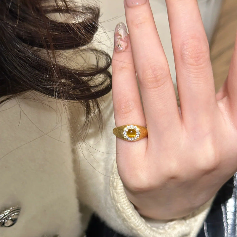 Damenring mit kunstvollem Design und facettiertem Zirkonia Shop Nory