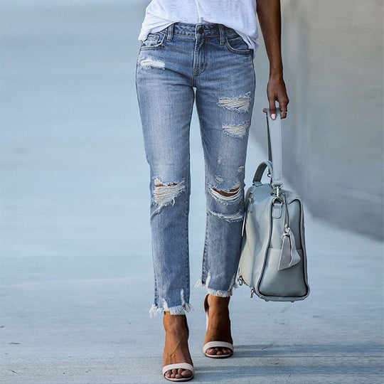 Damen destroyed Jeans mit fransigen Säumen und modischen Rissen