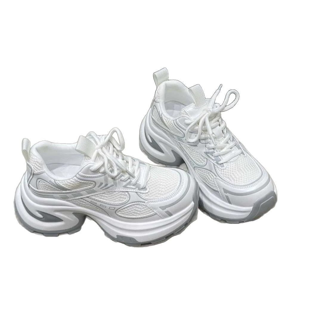 Damen futuristische Plateausneaker mit skulpturierter Wedgesohle und reflektierenden Mesh-Akzenten Shop Nory