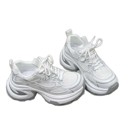 Damen futuristische Plateausneaker mit skulpturierter Wedgesohle und reflektierenden Mesh-Akzenten Shop Nory