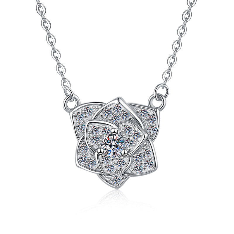 Damen Halskette mit floralen Anhänger und funkelnden Swarovski-Kristallen Shop Nory