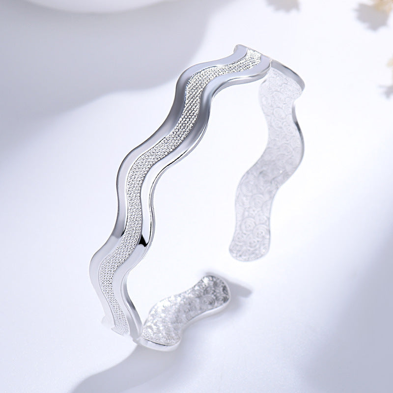 Damen Offenes Schmuckarmband mit dekorativem Wellen-Design Shop Nory