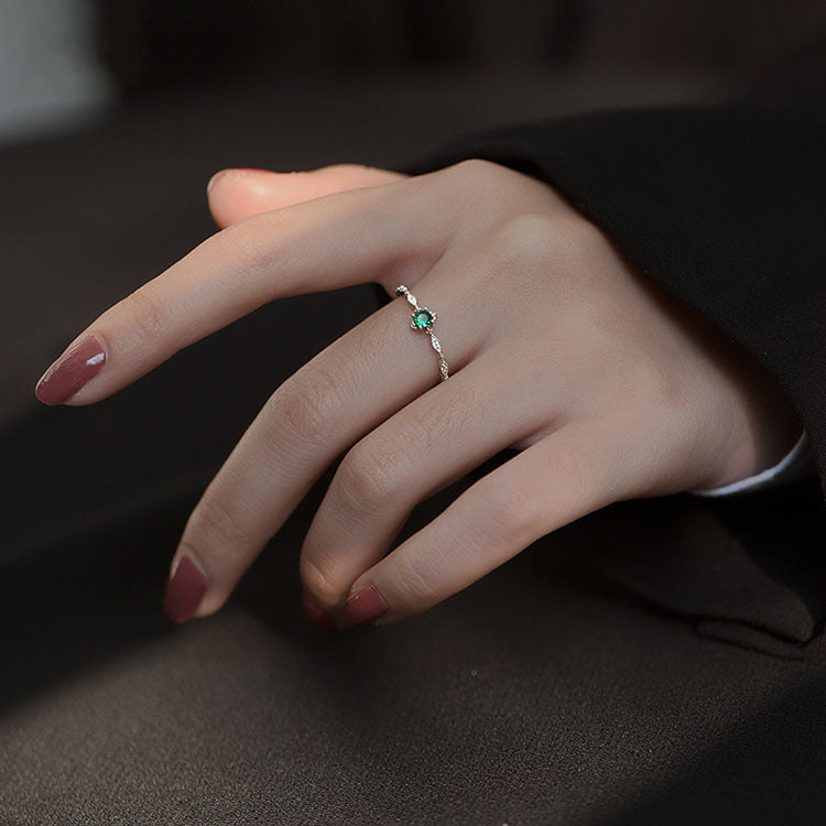 Damen Zarter Ring mit grünem Zirkonia und filigranem Design Shop Nory