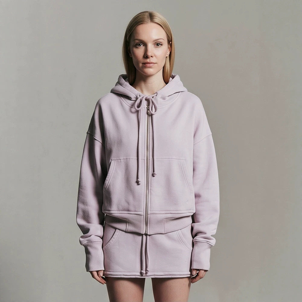 Damen Kapuzen-Sweatjacke im Cropped-Schnitt mit durchgehendem Reißverschluss, Kängurutaschen und verlängerten Ärmelbündchen Shop Nory