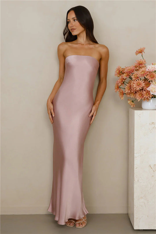Damen Elegantes schulterfreies Maxikleid aus satinähnlichem Material Shopnory
