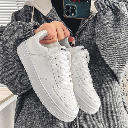Damen Minimalistische Low-Top Plateau-Sneaker aus veganem Glattleder mit perforierten Details und gepolstertem Komfortfußbett Shopy Nory