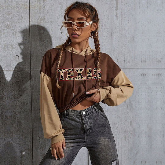 Damen Kurzgeschnittener Kapuzenpullover mit Teddy‑Print, Colorblock‑Ärmeln und elastischem Saum Shop Nory