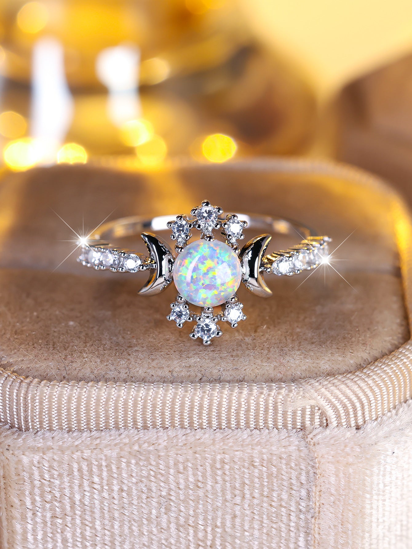 Damen Ring mit schimmerndem Opalsteinglanz und funkelnden Zirkonia-Elementen Shop Nory