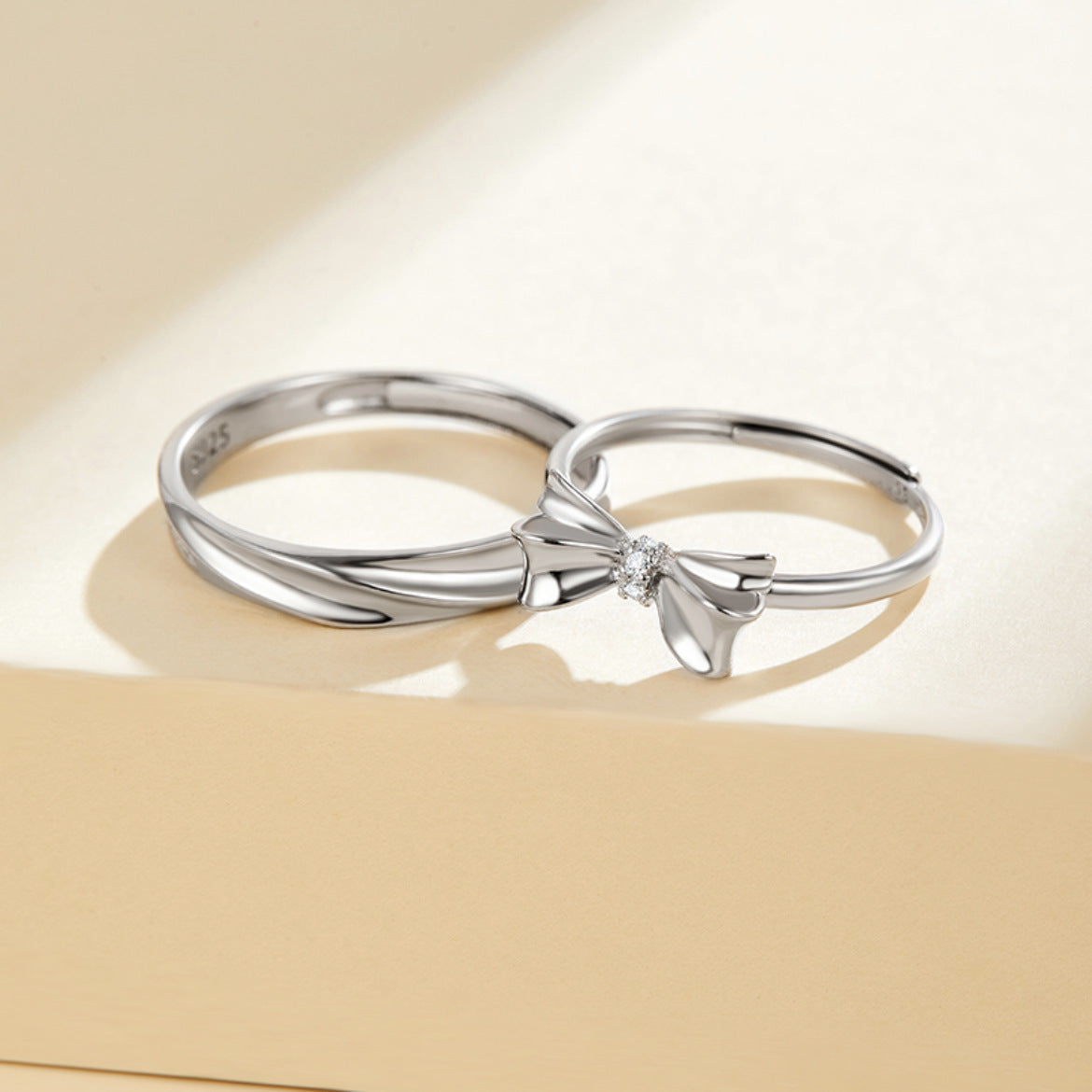 Damen Trauring-Set mit kunstvollem Schleifen-Design und eleganten Zirkonia Shop Nory
