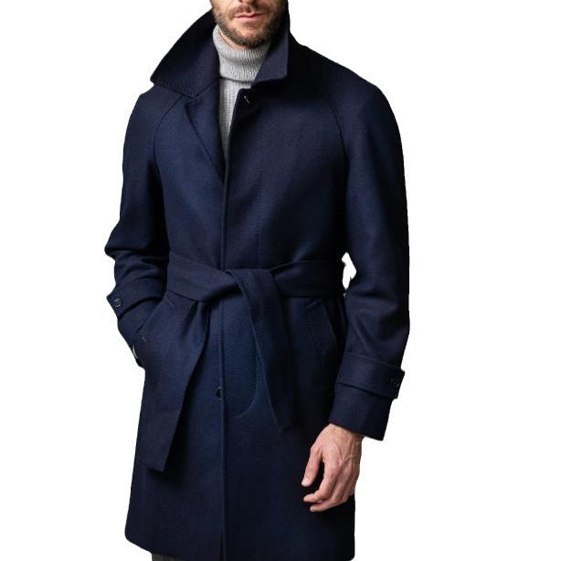 Herren klassischer Trenchcoat mit stilvollem Gürtel und doppelter Knopfreihe