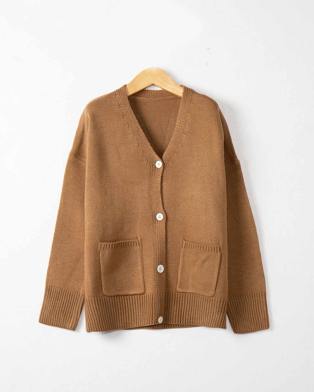 Damen Feiner Oversize-Strickcardigan mit V-Ausschnitt, Knopfleiste und aufgesetzten Eingrifftaschen Shop Nory