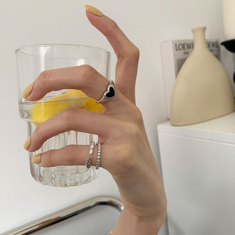 Damenring mit herzförmigem, schwarzem Stein und elegantem Silberdesign Shop Nory