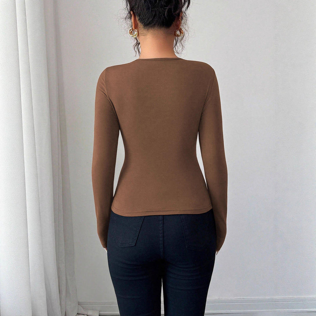 Damen figurbetontes Langarmshirt mit dekorativem Ring-Detail und asymmetrischem Keyhole-Ausschnitt Shop Nory