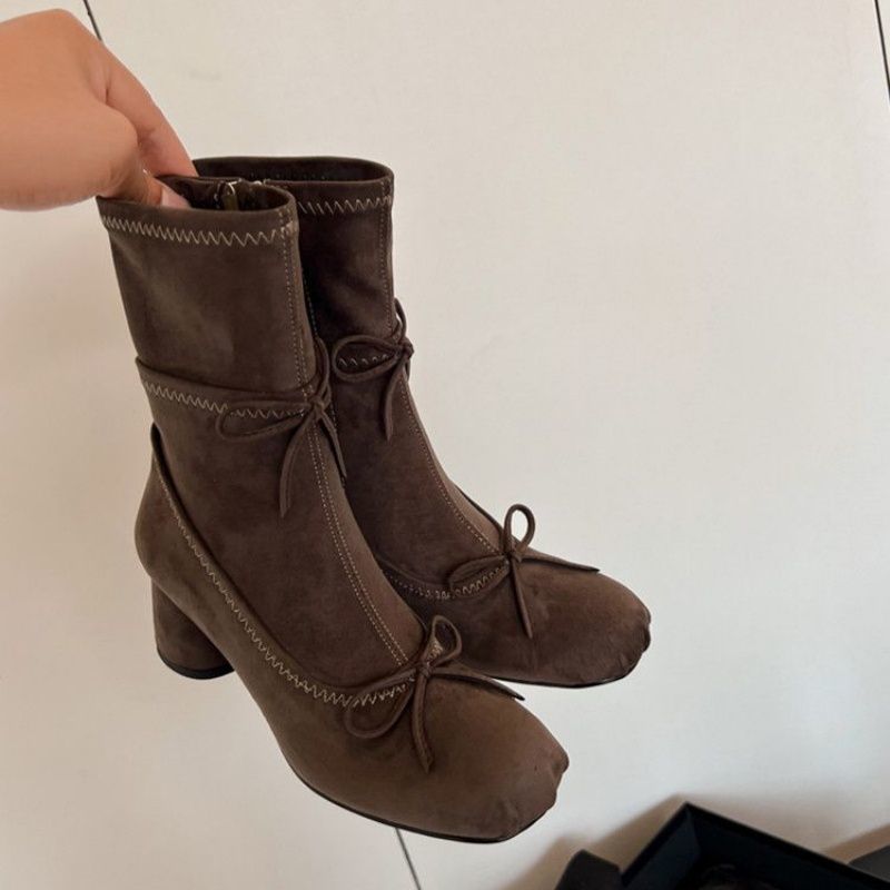 Damen mittelhohe Samtvelours‑Stiefeletten mit runder Zehenpartie, Ziernähten und dekorativen Schleifen Shop Nory