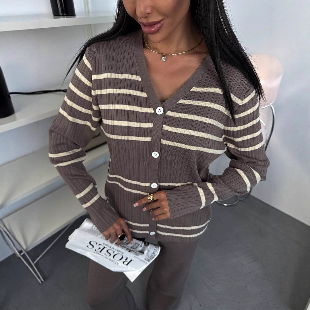 Damen Strick-Loungewear-Set aus Feinripp mit Button-Cardigan, Spaghetti-Top und weitem Jogger Shop Nory