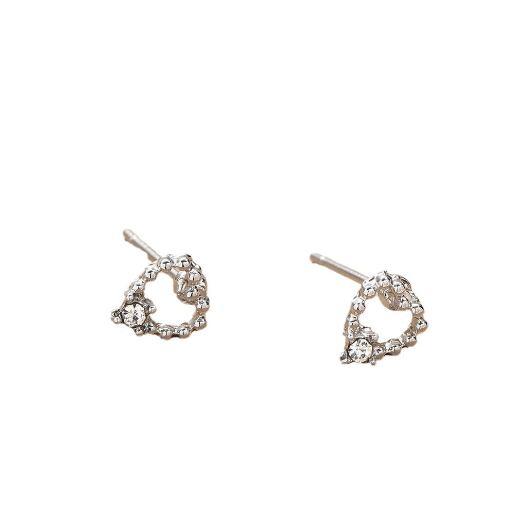 Damen Ohrstecker im herzförmigen Design mit funkelnden Zirkonia Shop Nory