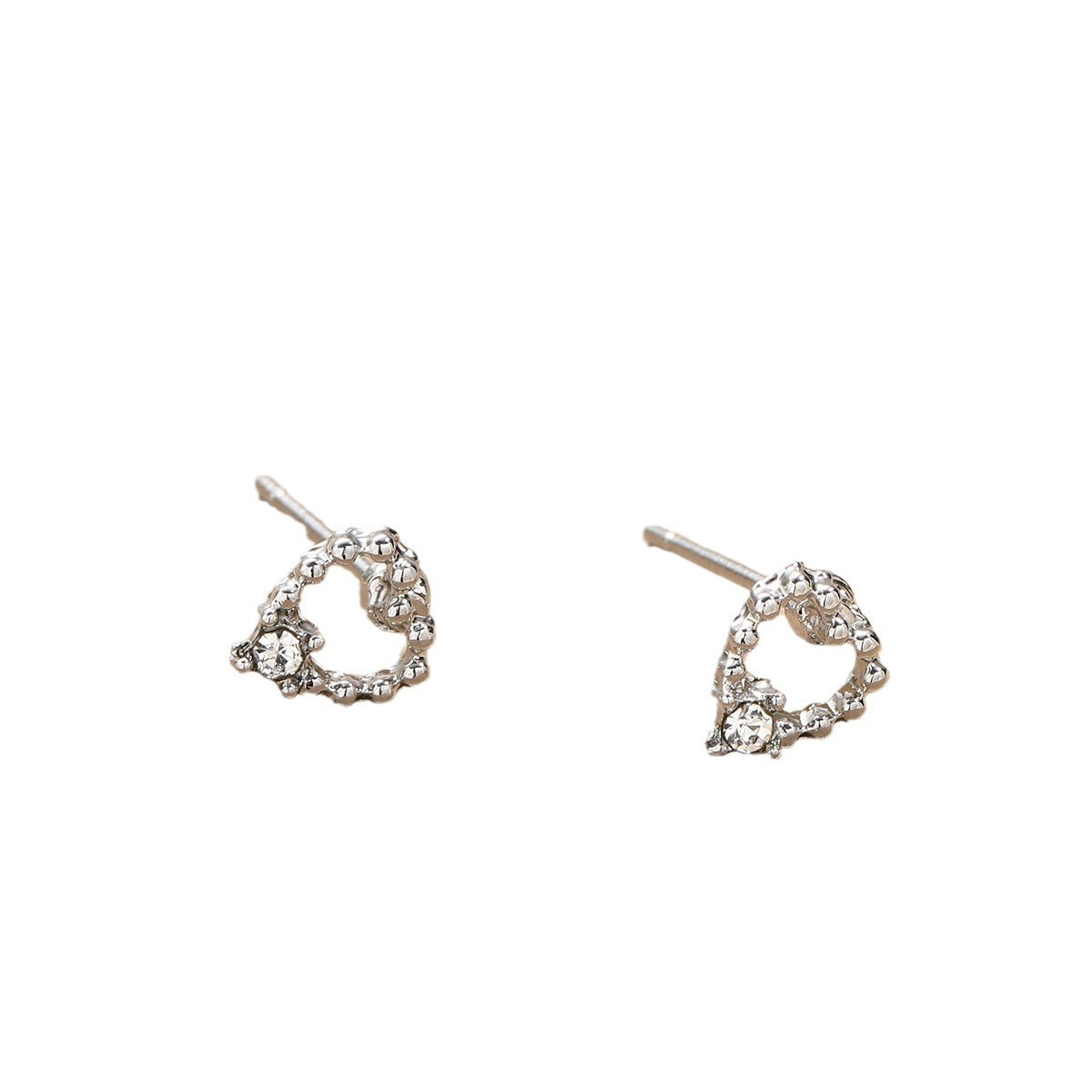 Damen Ohrstecker im herzförmigen Design mit funkelnden Zirkonia Shop Nory