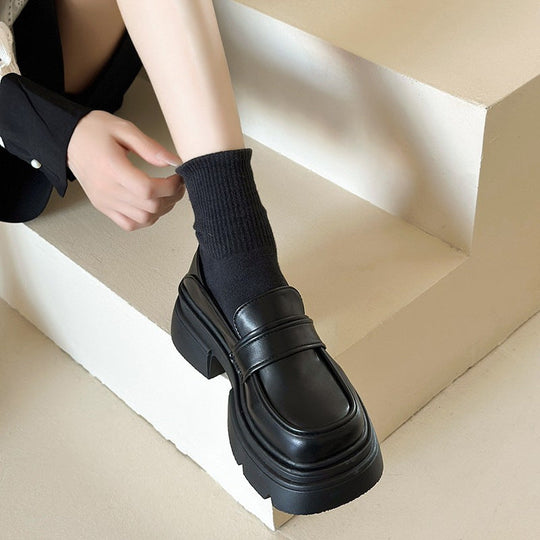Damen Plateau-Lederschuhe mit modischem Detail und robuster Sohle