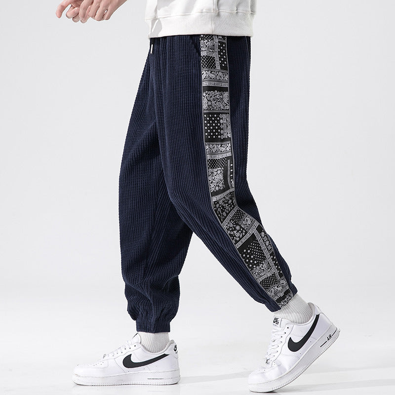 Herren Cord-Jogger mit Bandana-Seiteneinsatz, elastischem Bund, schmal zulaufender Knöcheln und geripptem Strukturstoff Shop Nory