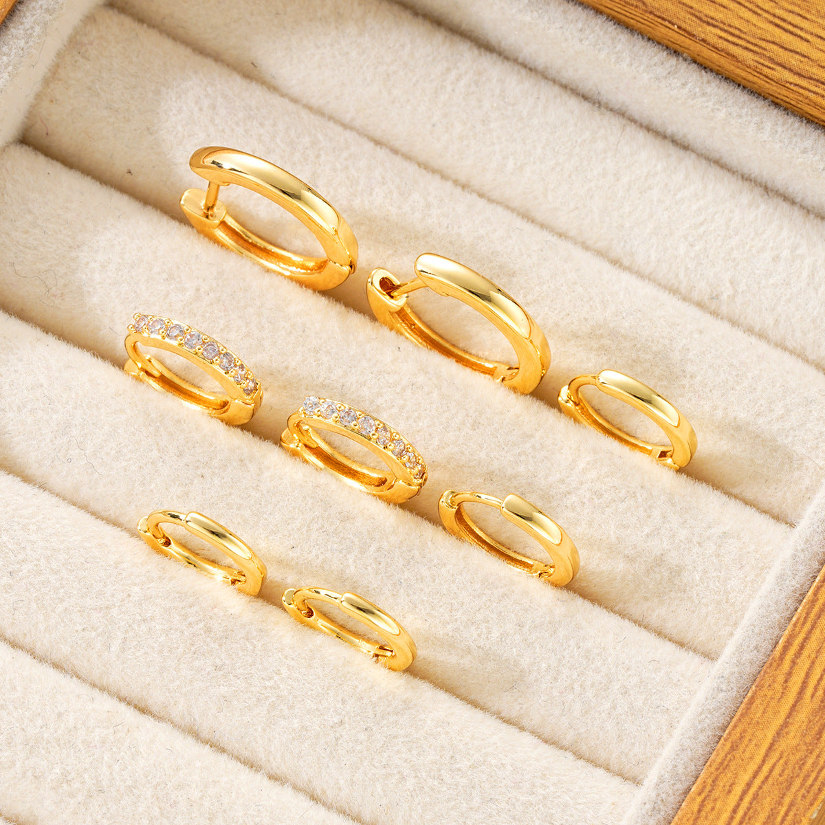 Damen Ohrstecker-Set mit funkelnden und eleganten Designs Shop Nory