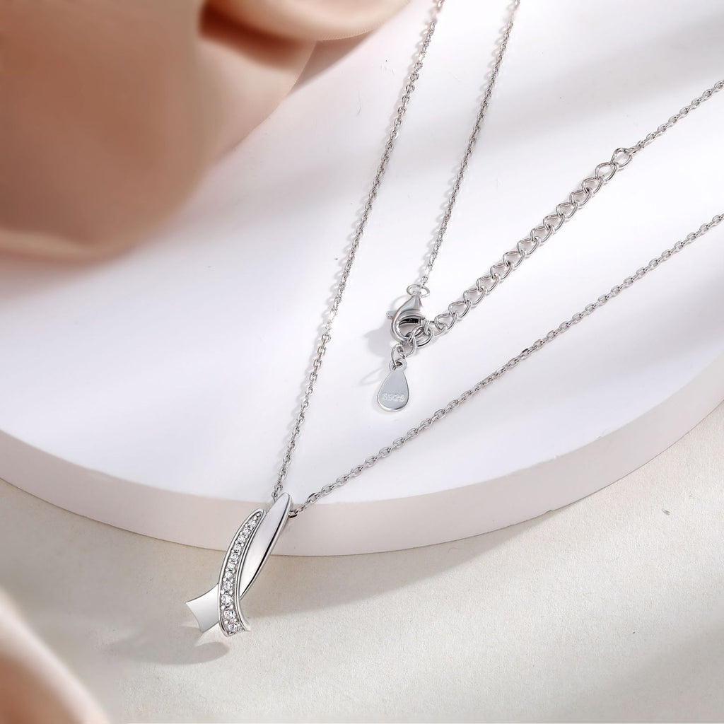 Damen Halskette mit modernem, geschwungenem Anhänger und funkelnden Zirkonia-Elementen Shop Nory