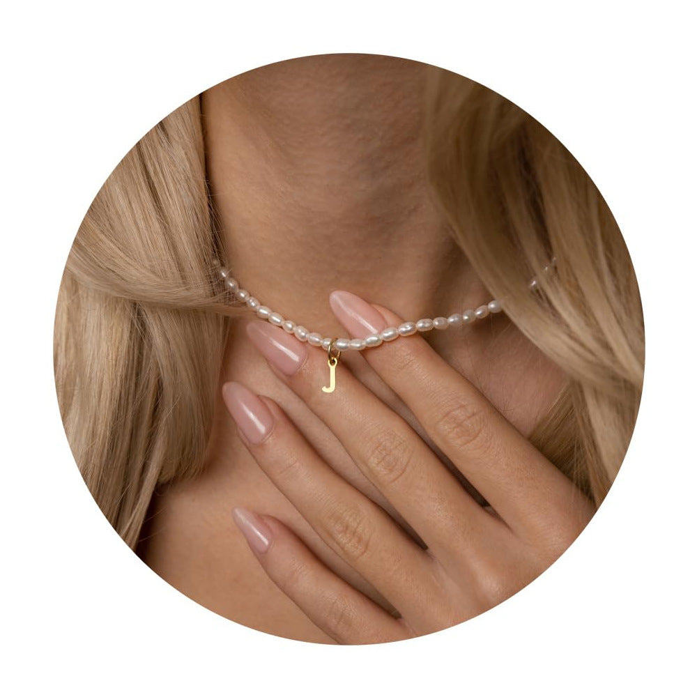 Damen Halskette mit zartem Perlenmuster und personalisiertem Anhänger Shop Nory