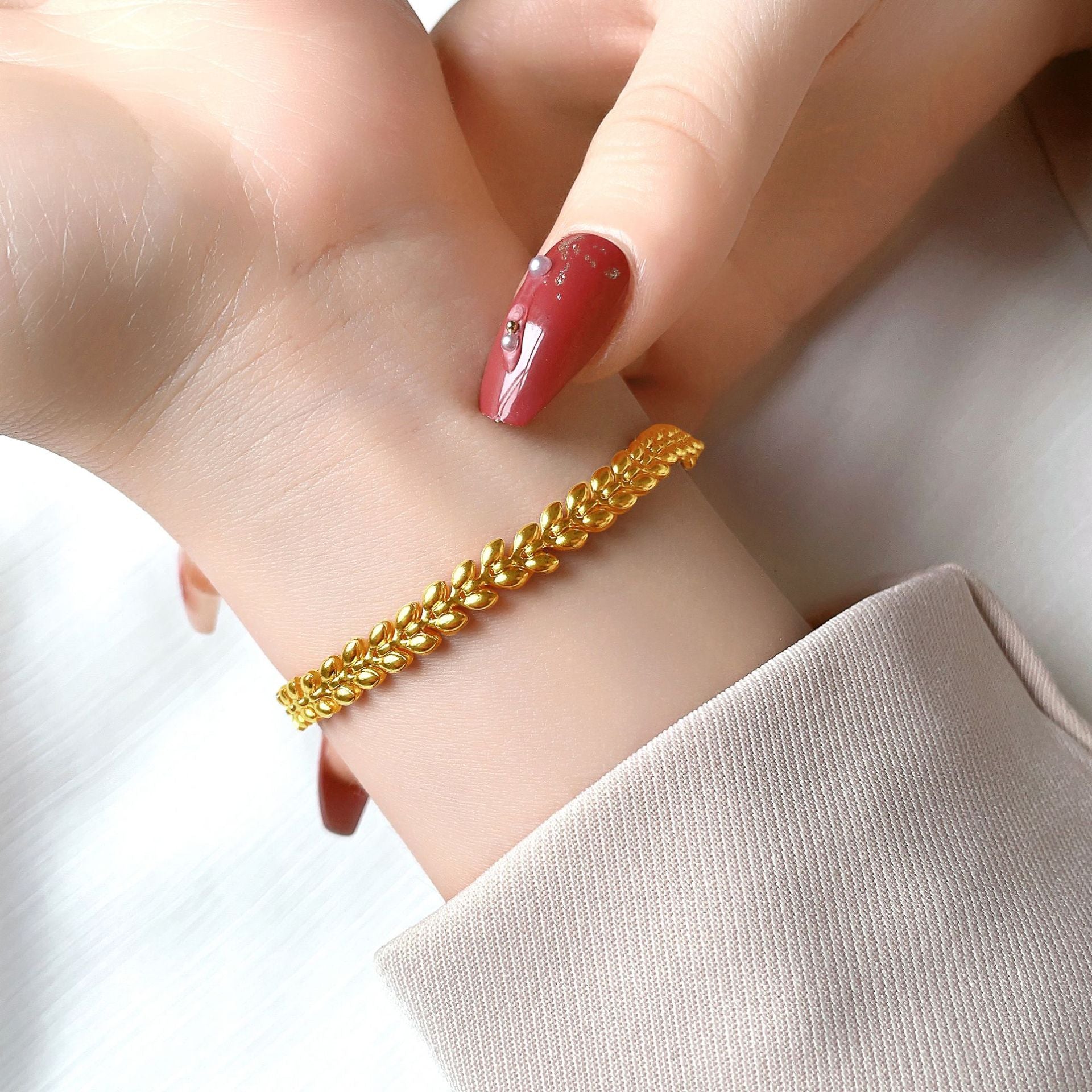 Damen elegantes Armband mit zauberhaften geflochtenen Details Shop Nory