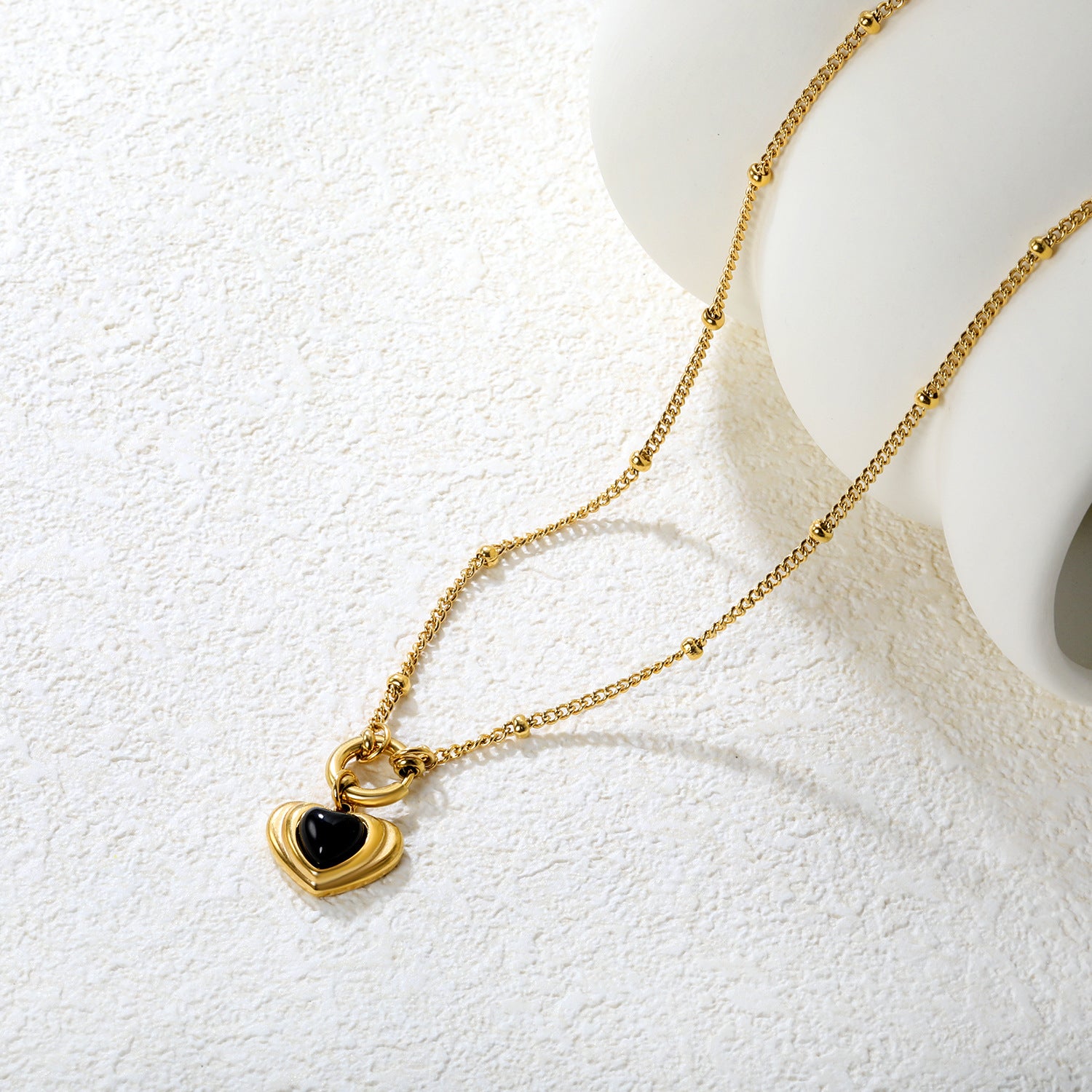 Damen Halskette mit herzförmigem Anhänger aus hochwertigem Edelstahl und feiner Gliederstruktur Shop Nory